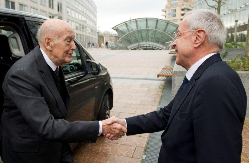 Giscard d'Estaing shakes hands with Alain Lamassoure outside the European Parliament