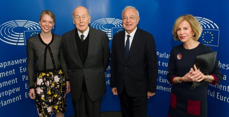 Erika Widegren, Giscard d'Estaing, Alain Lamassoure and a woman pose for a picture at the European Parliament