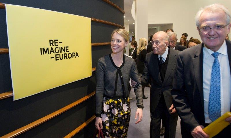 Erika Widegren and Giscard d'Estaing looking to a poster with RIE logo