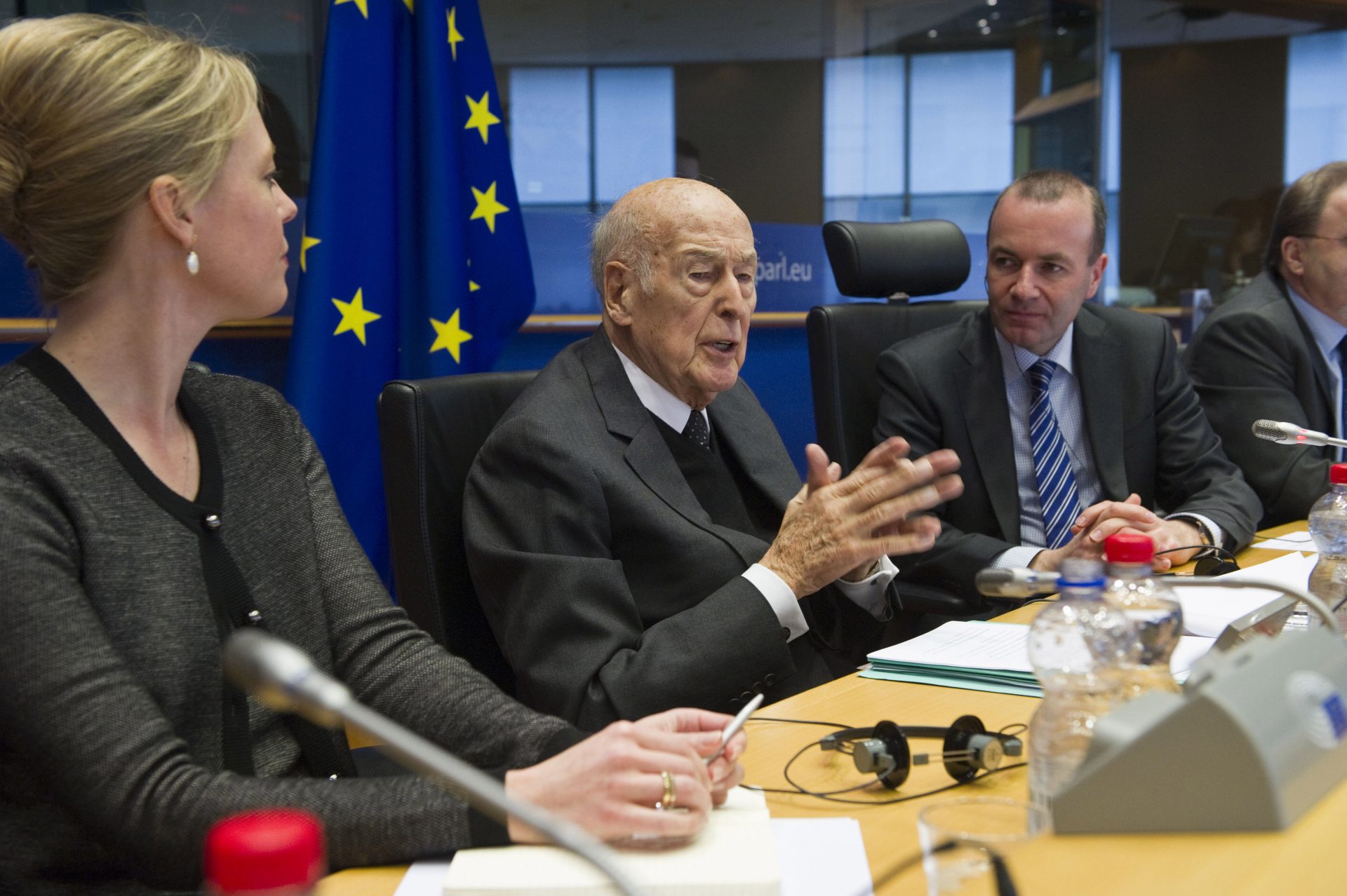 Giscard d'Estaing deliveries a speech while Erika Widegren and Manfred Weber listen to him
