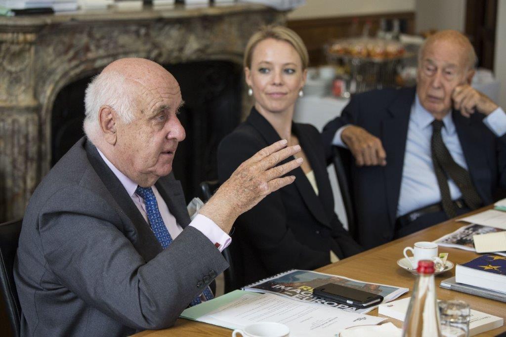 Étienne Davignon speaking at the Advisory Board meeting with Erika Widegren and Giscard d'Estain in the backgroundg