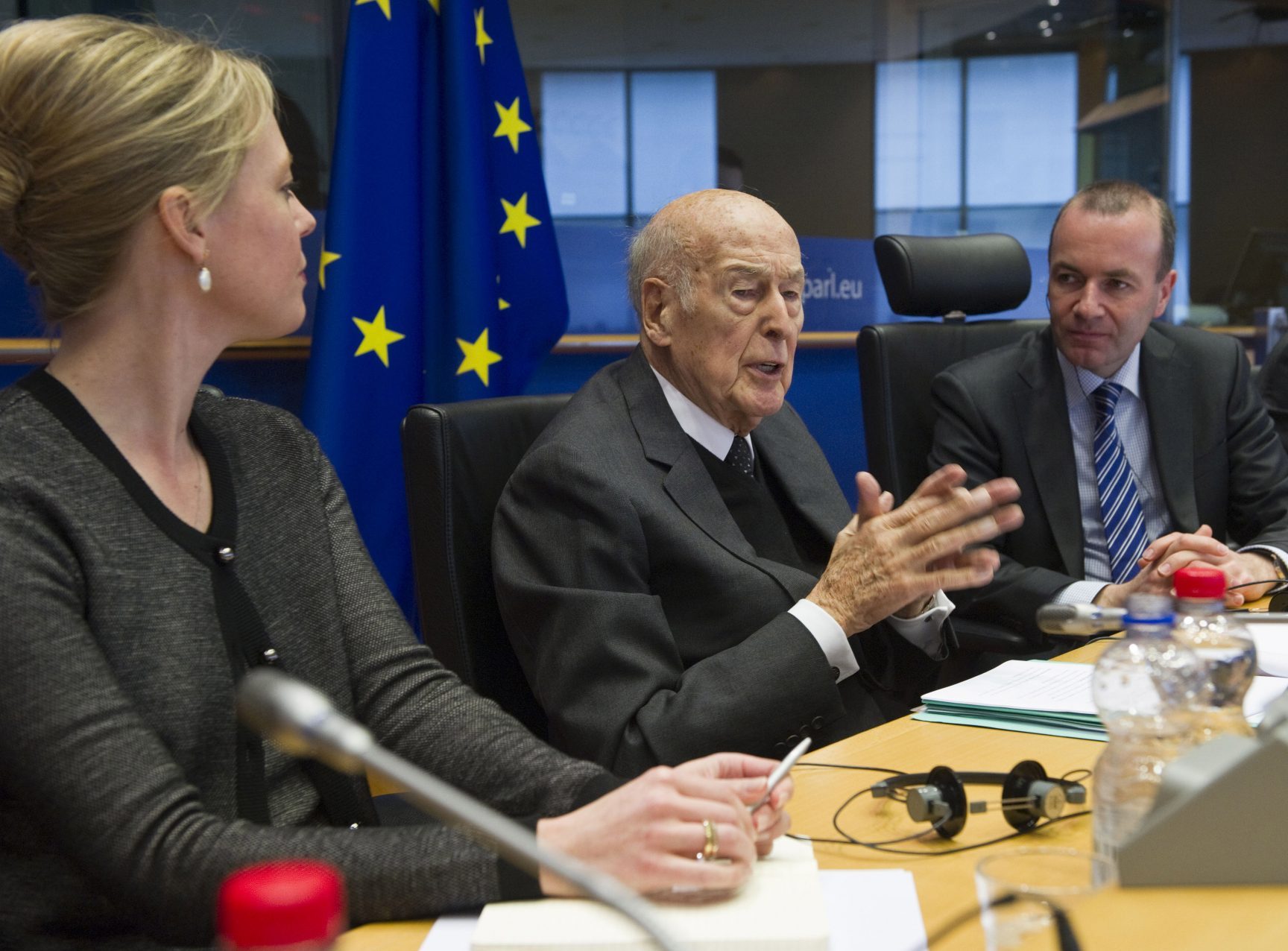 Giscard d'Estaign delivering a speech at the RIE launch meeting with Erika Widegren