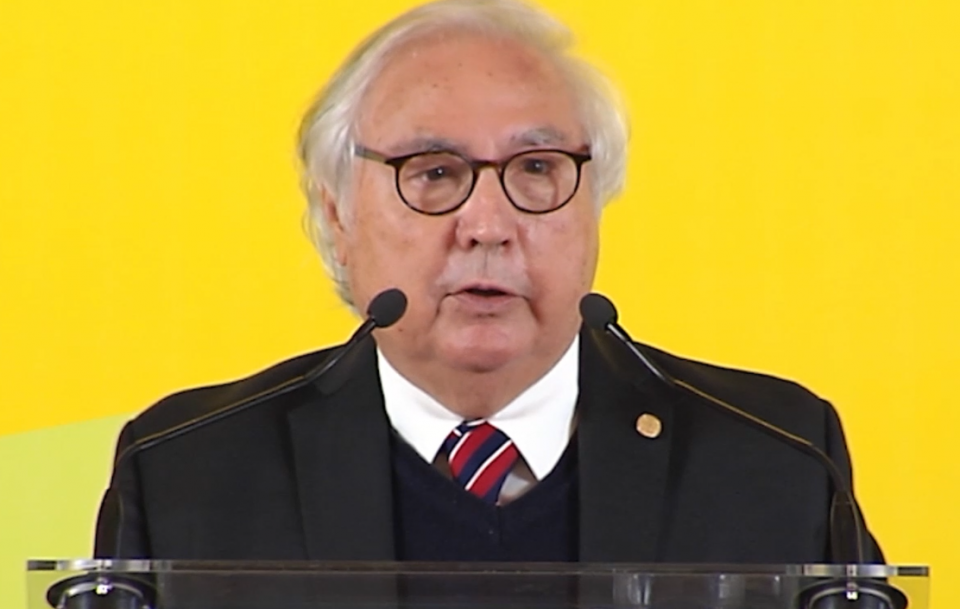 Manuel Castells delivering a speech in RIE Forum 2022