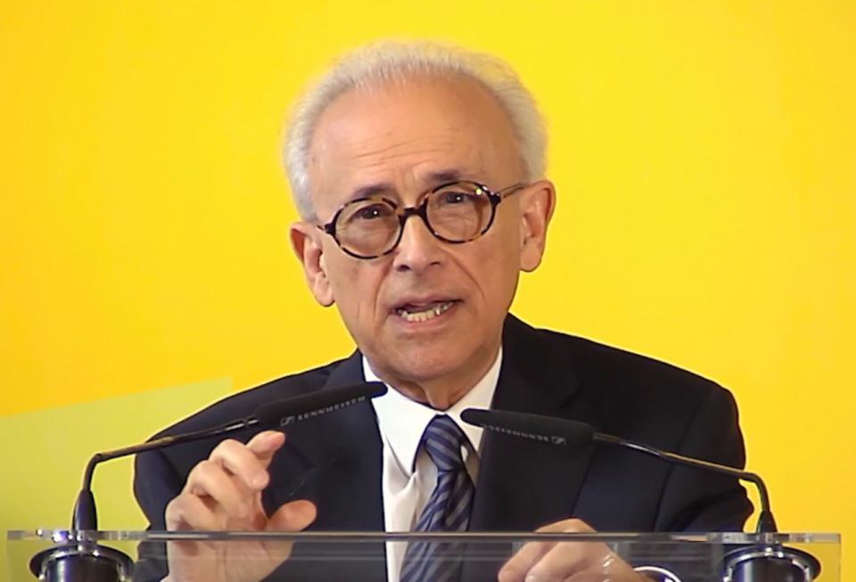 Antonio Damasio delivering a speech in RIE Forum 2022